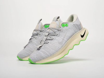 Лот: 21775114. Фото: 1. Кроссовки Nike Motiva. Кеды, кроссовки, слипоны
