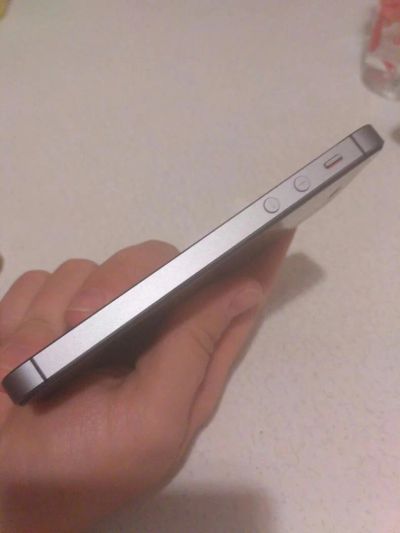 Лот: 8795913. Фото: 1. iPhone 5S 16 GB идеал на гарантии... Смартфоны