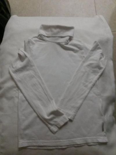 Лот: 7659513. Фото: 1. водолазка белая р. 128 б/у. Рубашки, блузки, водолазки