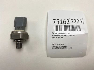 Лот: 21111321. Фото: 1. Датчик давления масла Nissan Juke... Электрооборудование