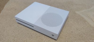 Лот: 18188016. Фото: 1. Xbox one S 1tb. Консоли