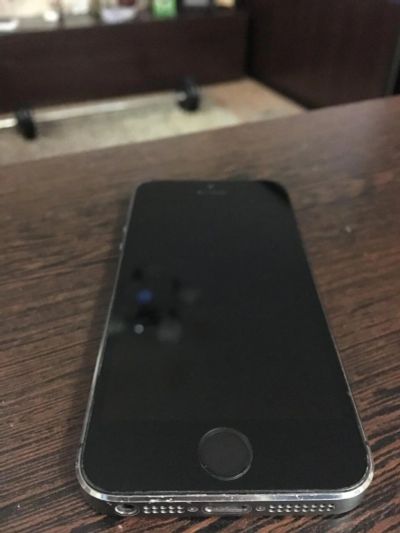 Лот: 10309730. Фото: 1. iphone 5s 16 gb space grey. Смартфоны