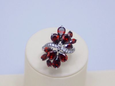 Лот: 14751364. Фото: 1. СЕРЕБРЯНОЕ КОЛЬЦО С ГРАНАТОМ И... Кольца, перстни