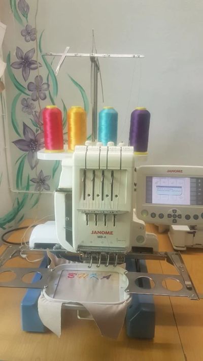 Лот: 14113995. Фото: 1. Вышивальная машина Janome MB 4. Швейная, вязальная