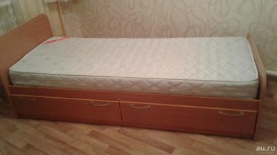 Лот: 10030998. Фото: 1. кровать с матрасом в отличном... Кровати