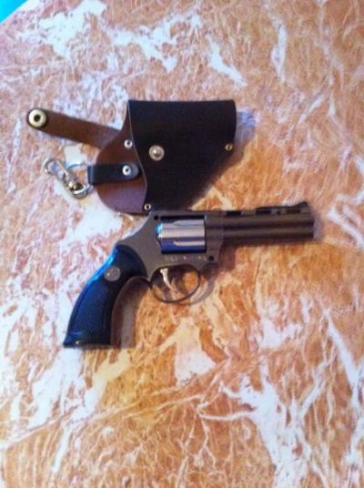 Лот: 6609874. Фото: 1. Зажигалка пистолет в кобуре. Новое... Другое (сувениры, подарки)