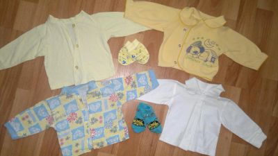 Лот: 5835929. Фото: 1. Распашонки 4шт, чепчики 2шт, носочки... Ползунки, распашонки, слипы
