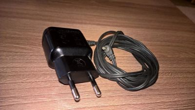 Лот: 10060507. Фото: 1. Фирменный сетевой адаптер Philips... Зарядные устройства, блоки питания, адаптеры сетевые для смартфонов