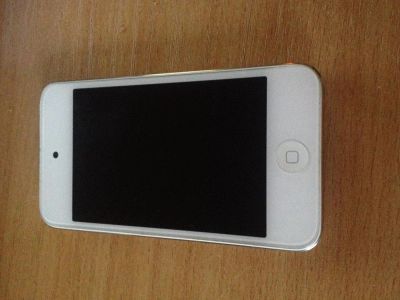 Лот: 5671043. Фото: 1. Apple iPod 4 Touch 8 gb (работает... Плееры