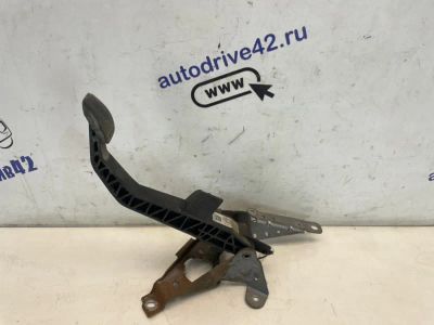 Лот: 23246423. Фото: 1. педаль сцепления Ford Focus CB4. Двигатель и элементы двигателя