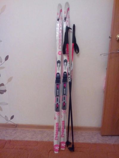 Лот: 10644545. Фото: 1. Беговые лыжи Rossignol + палки... Комплект в сборе