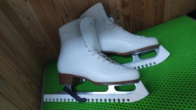 Лот: 21043918. Фото: 1. Коньки фигурные Botas Dagmar 41р... Коньки