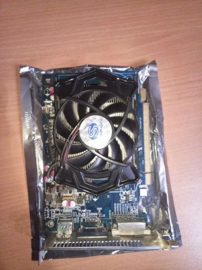 Лот: 10601177. Фото: 1. Видеокарта Sapphire radeon HD... Видеокарты