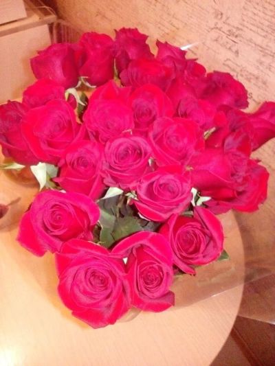 Лот: 11562536. Фото: 1. Красные розы - 25 штук (актуально... Свежие цветы