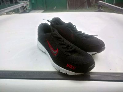 Лот: 11925469. Фото: 1. Кроссовки nike red. Кеды, кроссовки, слипоны