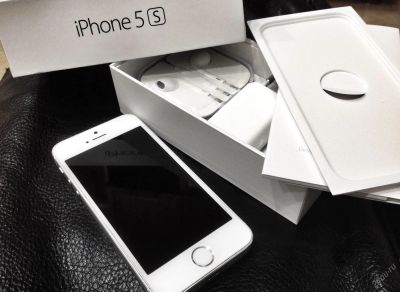 Лот: 5664407. Фото: 1. iPhone 5S 16gb Silver Состояние... Смартфоны