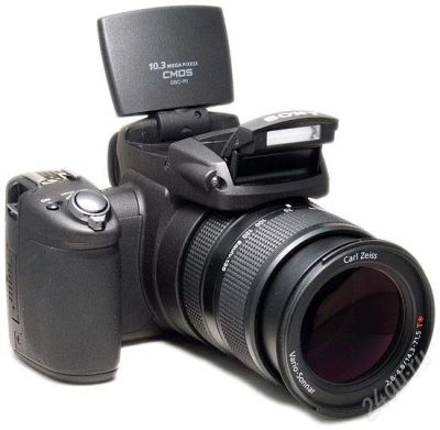 Лот: 771301. Фото: 1. Sony Cyber-shot R1 бу +макролинза. Цифровые компактные