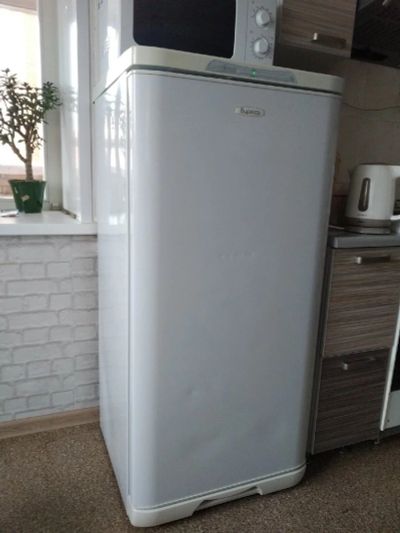 Лот: 14113712. Фото: 1. Холодильник Бирюса. Холодильники, морозильные камеры