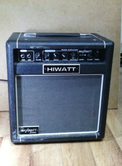 Лот: 7797037. Фото: 1. Комбик для бас-гитары hiwatt. Гитарные эффекты и комбоусилители