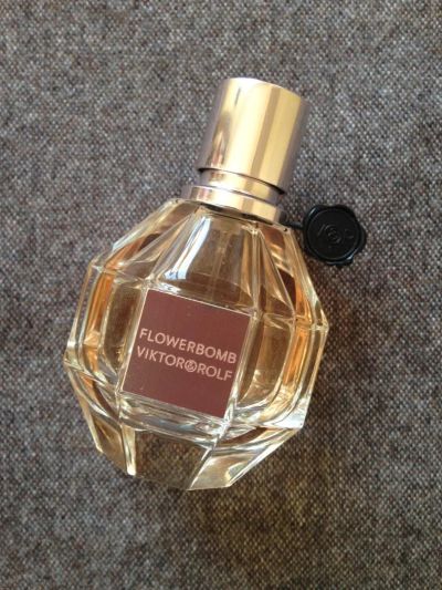 Лот: 7066514. Фото: 1. Парфюмерная вода Viktor&Rolf Flowerbomb... Женская парфюмерия