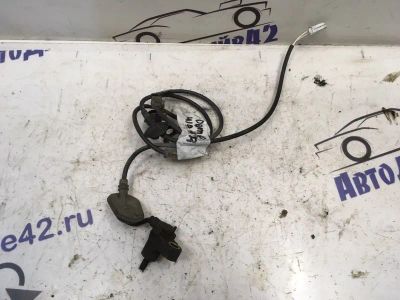 Лот: 21713194. Фото: 1. датчик abs Mazda Demio DW3W. Двигатель и элементы двигателя