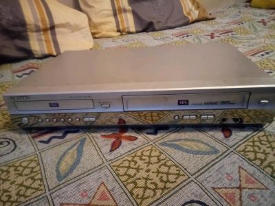 Лот: 15921233. Фото: 1. Samsung dvd+vhs sv-dvd240p включается... DVD, Blu-Ray плееры