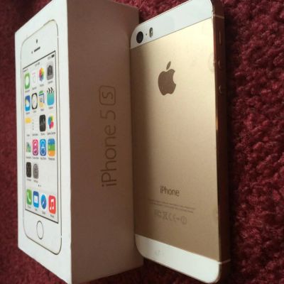 Лот: 4344372. Фото: 1. iPhone 5s 16gb РСТ золото комплект... Смартфоны