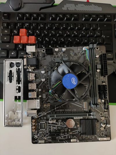 Лот: 20732983. Фото: 1. Gigabyte H410M S2H V3 rev 1.3... Материнские платы