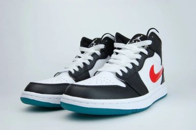 Лот: 16955892. Фото: 1. Кроссовки Nike Air Jordan 1 Wmns... Кеды, кроссовки, слипоны