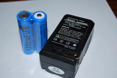 Лот: 3261116. Фото: 1. 2 батарейки UltraFire 18650+з... Батарейки, аккумуляторы, элементы питания