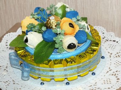 Лот: 7015762. Фото: 1. Торт из печенья и конфет. Торты, пирожные