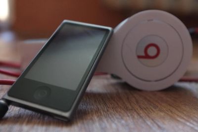 Лот: 9844762. Фото: 1. Apple iPod nano 7 + beats solo... Плееры