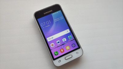 Лот: 17203209. Фото: 1. Samsung Galaxy J1 Mini (SM-J105H... Смартфоны