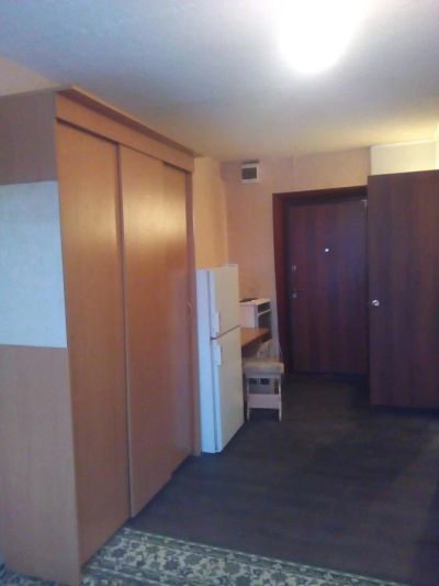 Лот: 10044334. Фото: 1. Сдам гостинку на Королева 13. Квартиры, студии