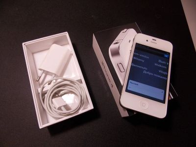 Лот: 3435724. Фото: 1. Apple Aphone 4s, White, 8 GB. Смартфоны