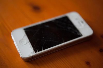 Лот: 4635547. Фото: 1. Iphone 4 (разбит экран, все работает... Смартфоны