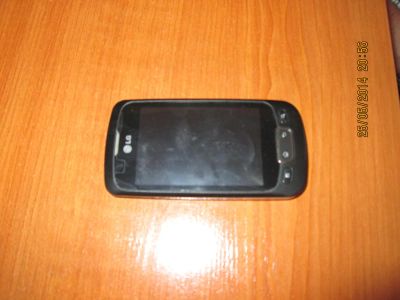 Лот: 4131715. Фото: 1. Смартфон LG-P500 с двумя чехлами. Смартфоны