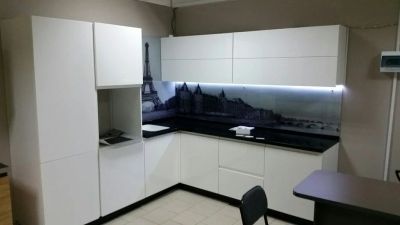 Лот: 12149415. Фото: 1. Кухонный гарнитур с каменной столешницей. Кухонные гарнитуры