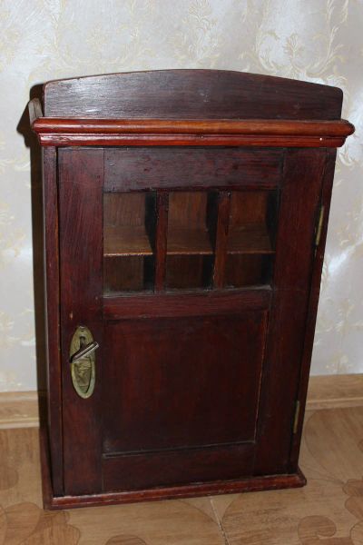 Лот: 16667754. Фото: 1. Старинный аптечный шкафчик. Мебель