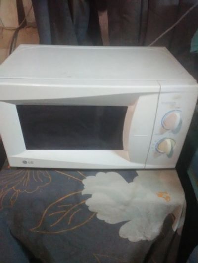 Лот: 14936250. Фото: 1. Микроволновка LG Не греет !!!. Микроволновки, мини-печи