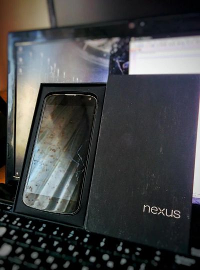 Лот: 6931668. Фото: 1. LG Nexus 4 Разбит экран. Смартфоны