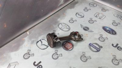 Лот: 23586868. Фото: 1. Поршень с шатуном Chevrolet Aveo... Двигатель и элементы двигателя