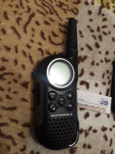 Лот: 15596205. Фото: 1. Рация Motorola с рубля - на запчасти... Рации, радиостанции