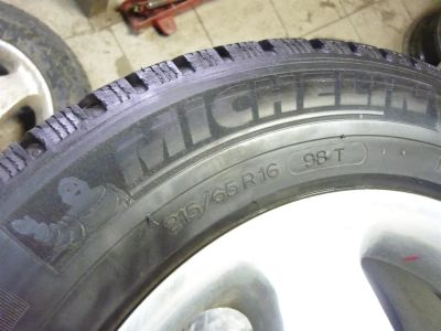 Лот: 3893571. Фото: 1. Резина Michelin X-ice 215/65/r16... Шины