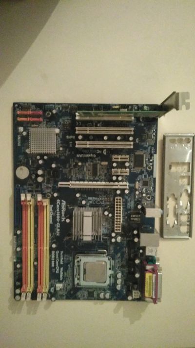 Лот: 12641556. Фото: 1. материнская плата Asrock 4Core1600-GLAN. Материнские платы