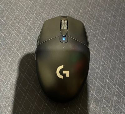 Лот: 25040791. Фото: 1. Игровая мышка Logitech G304. Клавиатуры и мыши