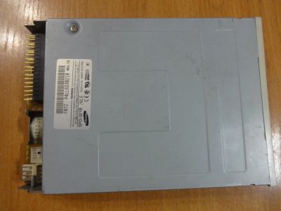 Лот: 10734515. Фото: 1. Флоппи-дисковод Samsung SFD-321B... Приводы CD, DVD, BR, FDD