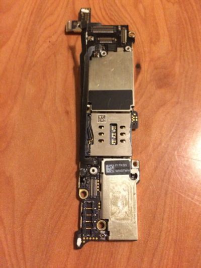 Лот: 6480984. Фото: 1. Плата iphone 5 16 gb. Микросхемы и платы