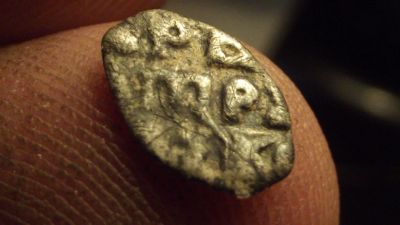 Лот: 11529047. Фото: 1. Полушка-чешуйка Петра 1. Серебро... Россия до 1917 года