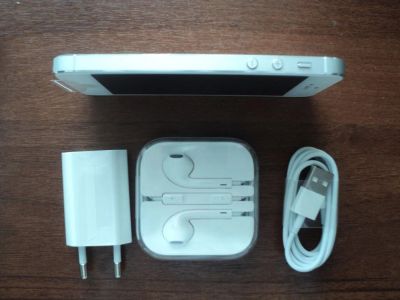 Лот: 3256377. Фото: 1. iPhone 5 16Gb White. Смартфоны